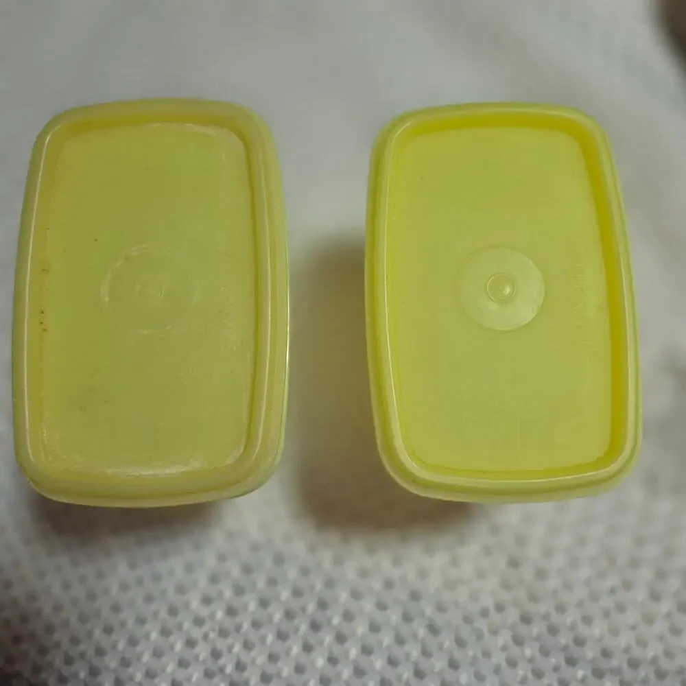 VINTAGE TUPPERWARE YELLOW SHELF SAVERS SET OF 2